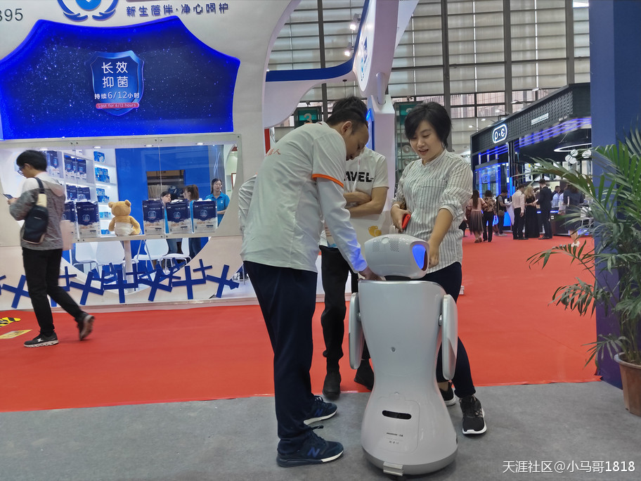 全球首款智能起名机器人强势登临“2018深圳国际孕婴童展会”