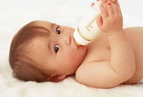 九个月女宝宝一天只喝300毫升牛奶会不会营养不良？图1